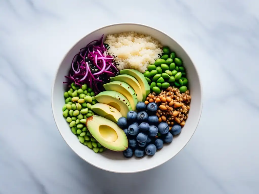 Un cuenco vibrante y colorido de superfoods veganos en recetas tradicionales, como quinoa, aguacate, arándanos y nueces, presentado de forma apetitosa